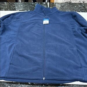 Brand new men’s size 2XL fleece zip up jacket. Tags on it.